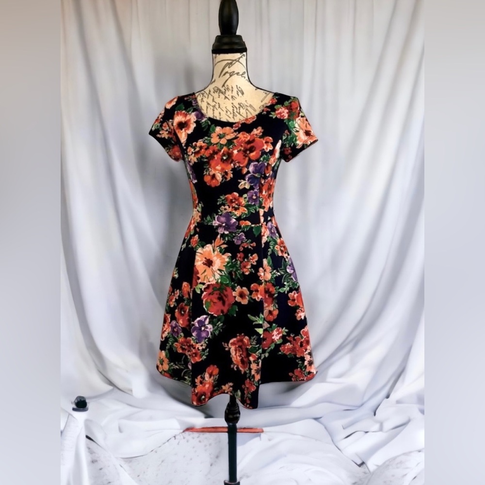 EUC Bright Floral print on Navy Skater Cut Mini Dress Charlotte Russe, Medium